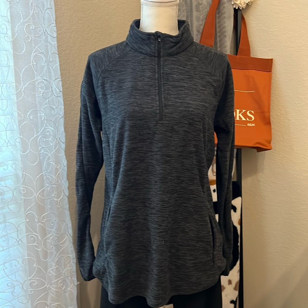 lightweight ladies fleece 1/4 zip top. Pass through zippable kangaroo pocket